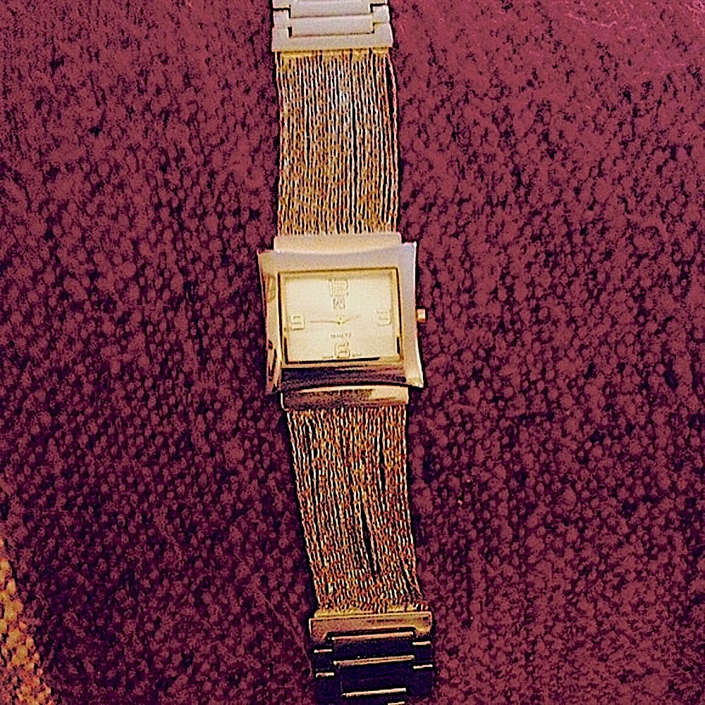 Million dollar look Fashion forward watch